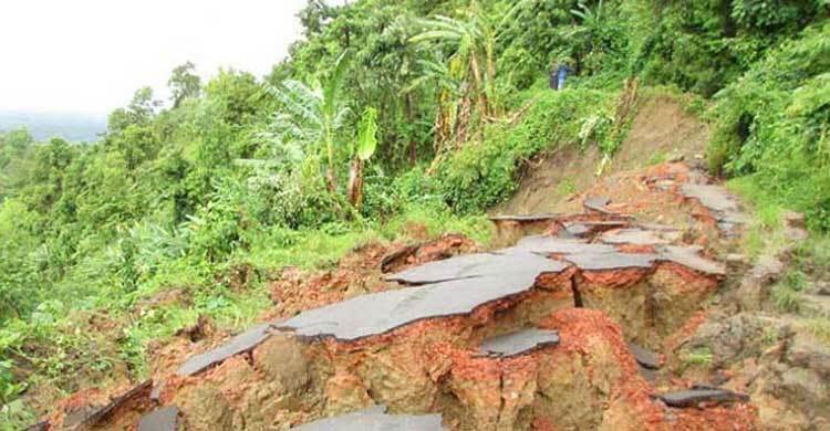  ঘূর্ণিঝড় রিমাল: অতি ভারী বৃষ্টিতে ভূমিধসের শঙ্কা