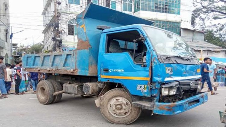 নারায়ণগঞ্জে সিটি কর্পোরেশনের গাড়ির ধাক্কায় অন্তঃসত্ত্বা নারী নিহত