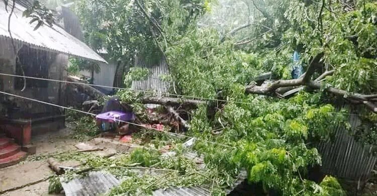 ভোলায় ঝড়ের সময় ঘরচাপা পড়ে এবার শিশুর মৃত্যু