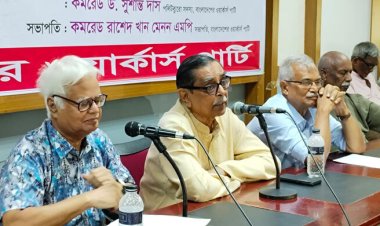 মেগা প্রকল্পের হিড়িক অর্থনীতিকে সংকটে ফেলেছে