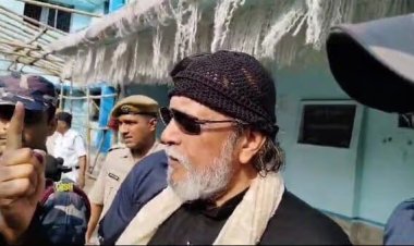 ভোটকেন্দ্রে মিঠুনকে দেখে ‘চোর চোর’ স্লোগান!