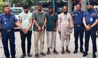 নারায়ণগঞ্জে র‌্যাব পরিচয়ে ৫২ লাখ টাকা ছিনতাই, গ্রেপ্তার ৪, প্রাইভেটকার জব্দ