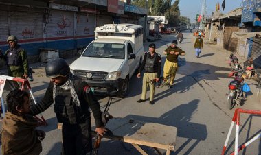 বোমা হামলায় পাকিস্তানের ৭ নিরাপত্তা কর্মকর্তা নিহত