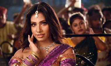 আবেদনময়ী লুকে আইটেম গানে প্রিয়া অনন্যা