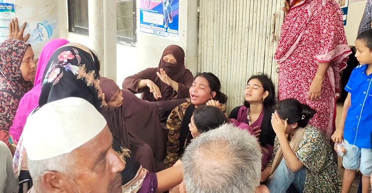  ইজিবাইকে ওড়না পেঁচিয়ে এইচএসসি পরীক্ষার্থীর মৃত্যু