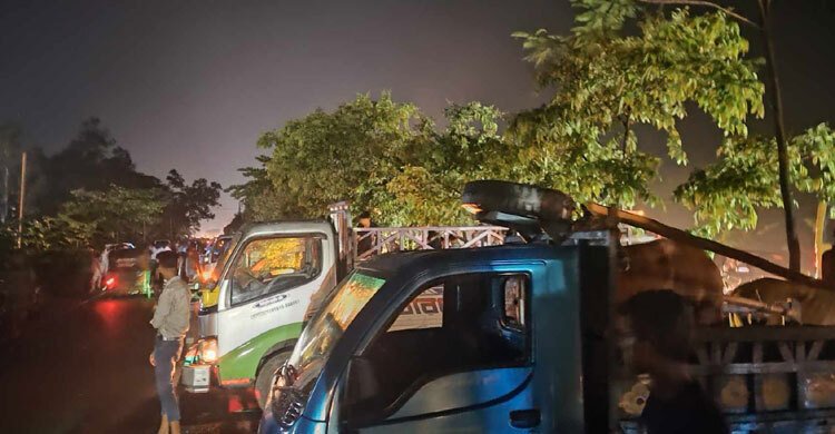 মিরসরাই ঢাকা-চট্টগ্রাম মহাসড়কে ৮ কিলোমিটার যানজট