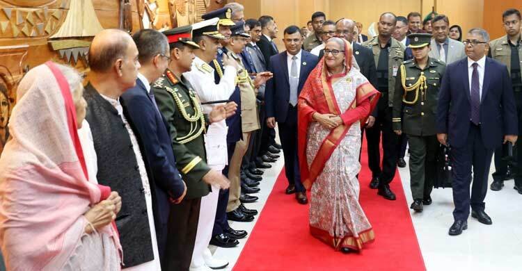 দিল্লির পথে প্রধানমন্ত্রী