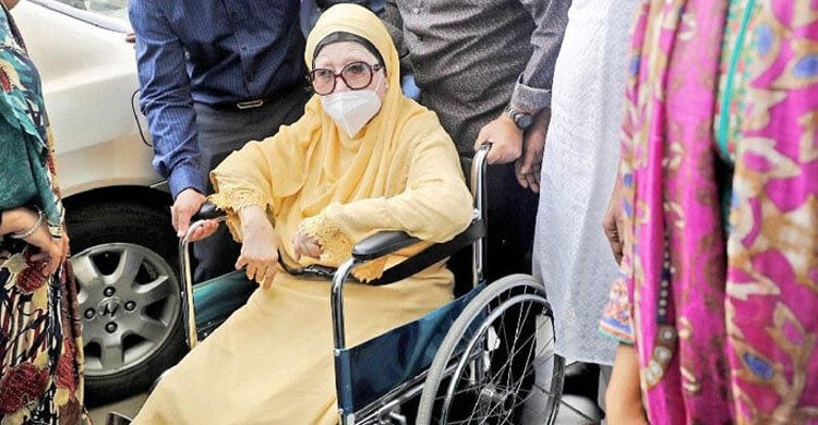 খালেদা জিয়ার শারীরিক অবস্থার অবনতি, হাসপাতালে ভর্তি