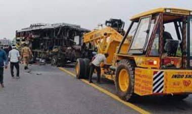 ভারতে এক্সপ্রেসওয়েতে ভয়াবহ দুর্ঘটনা, নিহত ১৮