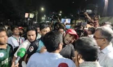 শহীদুল্লাহ হলে ৪ ঘণ্টা সংঘর্ষ, তোপের মুখে সহকারী প্রক্টর