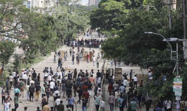 নিউ মার্কেট এলাকায় দুপক্ষের সংঘর্ষ, আহত ১২