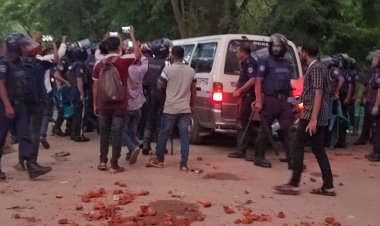 শিক্ষার্থীদের মারধরের ভিডিও করায় সাংবাদিককে পেটাল পুলিশ