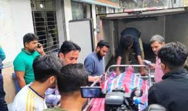 মর্গের সামনে দীর্ঘ অপেক্ষা