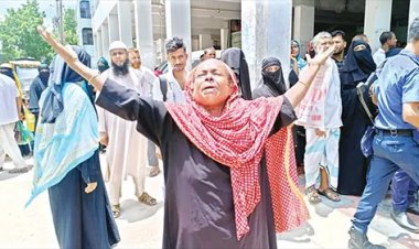 আদালতপাড়ায় স্বজনদের আহাজারি