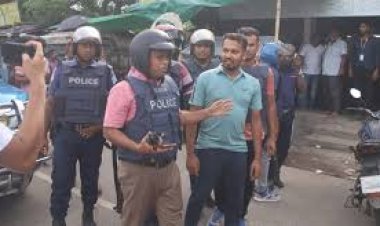 মধ্যরাতে থানা থেকে শিক্ষার্থীদের ছাড়িয়ে আনলেন ইবির ৬ শিক্ষক