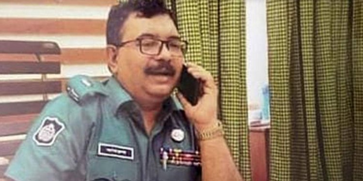 চট্টগ্রামে পুলিশ কর্মকর্তা স্ত্রীকে কিনে দেন ৫ জাহাজ