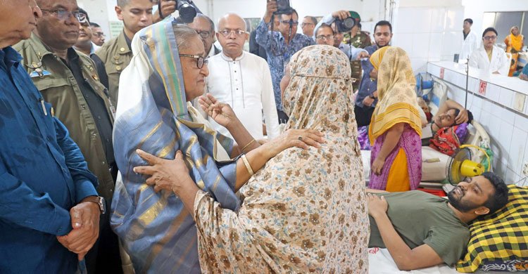  নিটোরে আহতদের পাশে প্রধানমন্ত্রী দেশবাসীর কাছে আমি বিচার চাই, অপরাধটা কী করেছি?