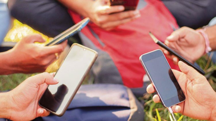 ১০ দিন পর চালু হলো মোবাইল ইন্টারনেট