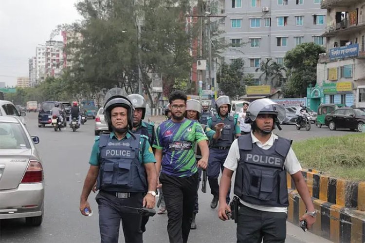 ইসিবি চত্বরে জড়ো হওয়া বিক্ষোভকারীদের পুলিশের লাঠিপেটা, মিরপুর ও ধানমন্ডি থেকে আটক ২০