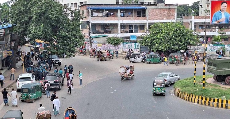 মিরপুর ১০ নম্বরে পুলিশের ব্যাপক উপস্থিতি