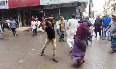নরসিংদীতে পুলিশের উপস্থিতিতে শিক্ষার্থীদের ওপর আওয়ামী লীগের হামলা