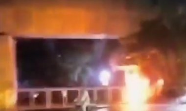  প্রেস ক্লাবে পুলিশ বক্সে আগুন