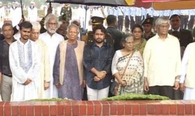 জাতীয় স্মৃতিসৌধে ড. ইউনূসসহ উপদেষ্টাদের শ্রদ্ধা