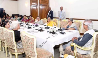 প্রধান উপদেষ্টার সঙ্গে নারী নেত্রীদের বৈঠক