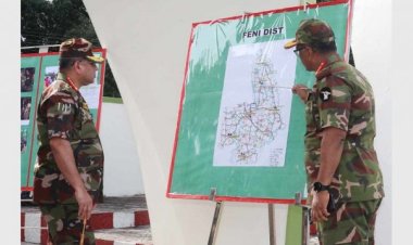 ফেনীতে বন্যাকবলিত এলাকা পরিদর্শন করলেন সেনাপ্রধান