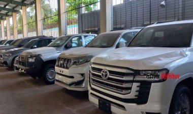 বন্দরে আটকা ৫০ সাবেক এমপি’র বিলাসবহুল গাড়ি