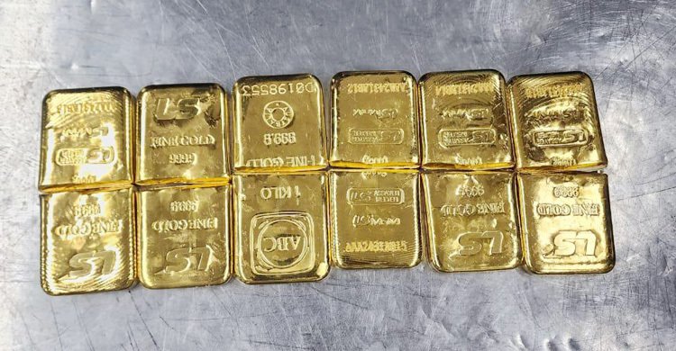  শাহজালালে যাত্রীর কাছে মিললো ৬ কেজি সোনা