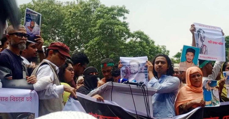  ‘বাবা রেমিট্যান্স পাঠায়, দেশ তাকে দিয়েছে আমার ভাইয়ের লাশ’