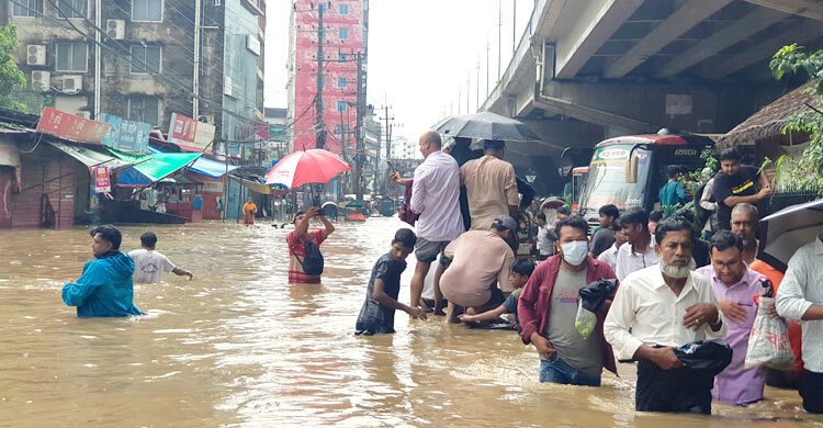  টানা বৃষ্টিতে ডুবেছে চট্টগ্রাম