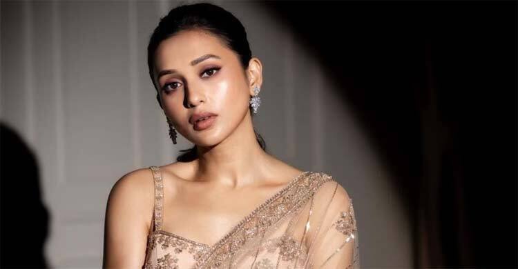  অভিনেত্রী মিমি চক্রবর্তীকে ধর্ষণের হুমকি