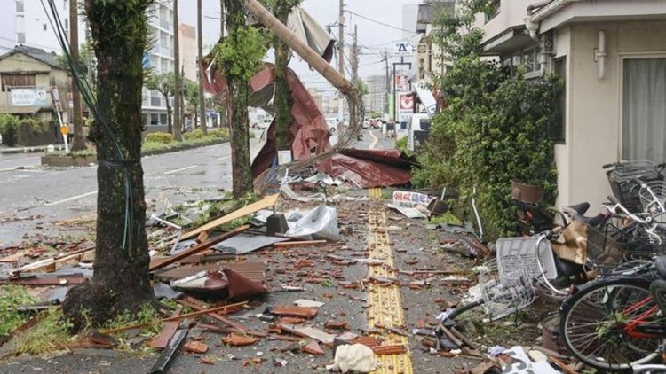 জাপানে ঘূর্ণিঝড় শানশানে নিহত বেড়ে ৬, আহত শতাধিক