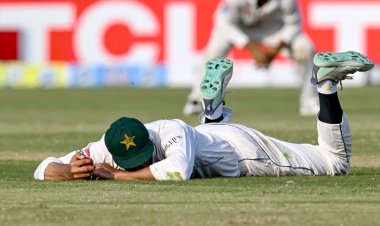 অধিনায়কের পদে পরিবর্তন চান না পাকিস্তানের দুই কোচ 