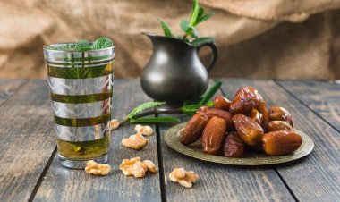 খেজুর ভেজানো পানি খেলে কী হয়?