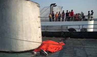 লাশ লঞ্চের ছাদ থেকে ফেলে দেয় প্রেমিক