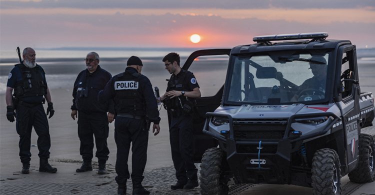  ইংলিশ চ্যানেল পাড়ি দিতে গিয়ে ১২ অভিবাসনপ্রত্যাশীর মৃত্যু