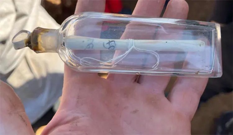 কাঁচের বোতলে ২০০ বছরের পুরোনো বার্তা!