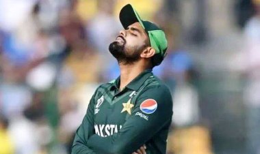  পাকিস্তানের নেতৃত্ব ছাড়লেন বাবর আজম