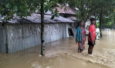 ময়মনসিংহে পানিবন্দি ৩৩ হাজার পরিবার, চলছে উদ্ধারকাজ