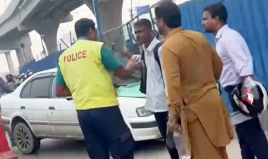 রাজধানীতে পথচারীদের ওপরে উঠে গেল প্রাইভেটকার