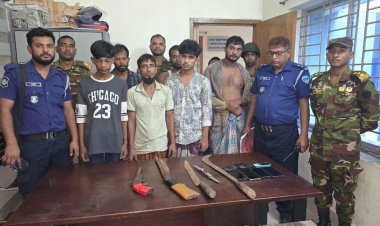 নোয়াখালীতে যৌথ বাহিনীর অভিযানে আগ্নেয়াস্ত্রসহ ৫ সন্ত্রাসী আটক