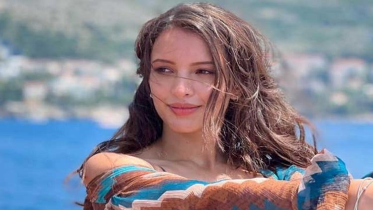 তৃপ্তির মাসিক আয় কত?