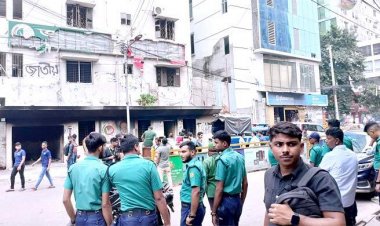  জাতীয় পার্টি অফিসের সামনে বাড়তি পুলিশ, নেই কোনো নেতাকর্মী