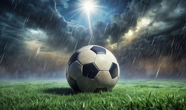  ম্যাচের মাঝেই বজ্রপাতে এক ফুটবলারের মৃত্যু, আহত চারজন     