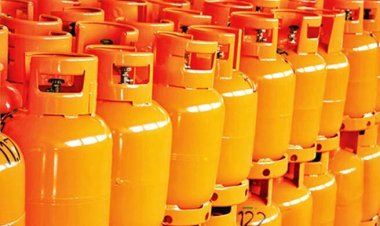  এলপিজির দাম বাড়বে না কমবে, জানা যাবে বিকেলে