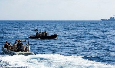 বঙ্গোপসাগরে ১৯ বাংলাদেশি অপহরণ, গুলিতে জেলের মৃত্যু