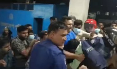 মানিকগঞ্জে আদালত প্রাঙ্গণে ছাত্রলীগ নেতাকে ডিম নিক্ষেপ-গণধোলাই